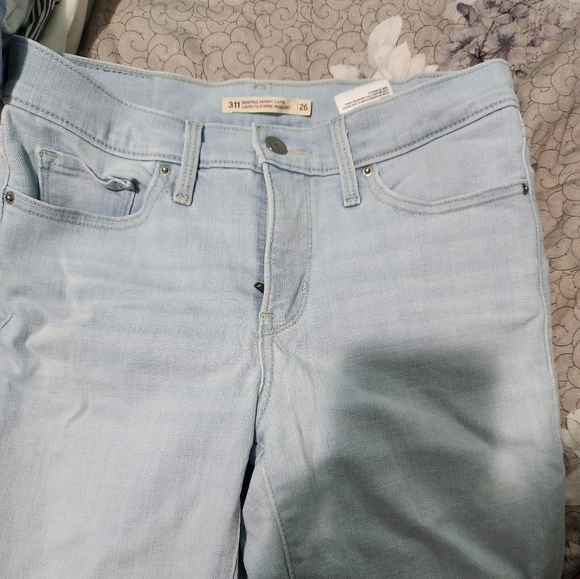 Levi's 311 Shaping Jean Capri - Picture 4 of 6